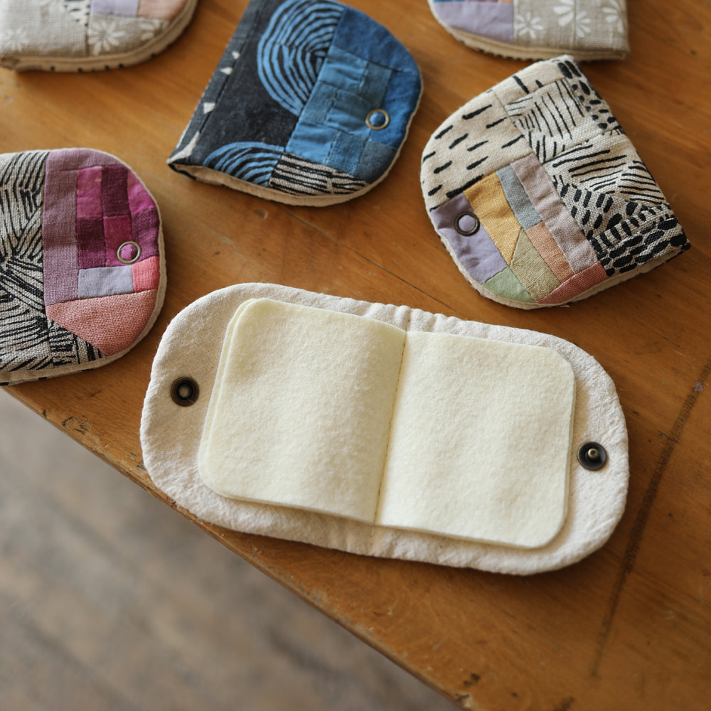 CURVE patchwork needle book