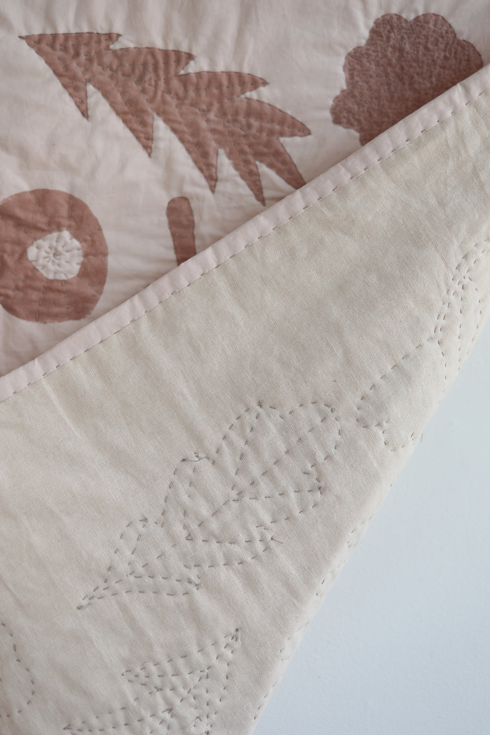 WHOLE CLOTH THROW QUILT - flora