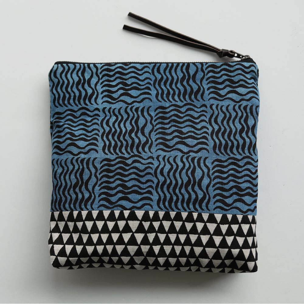 LARGE POUCH - waves/triangle
