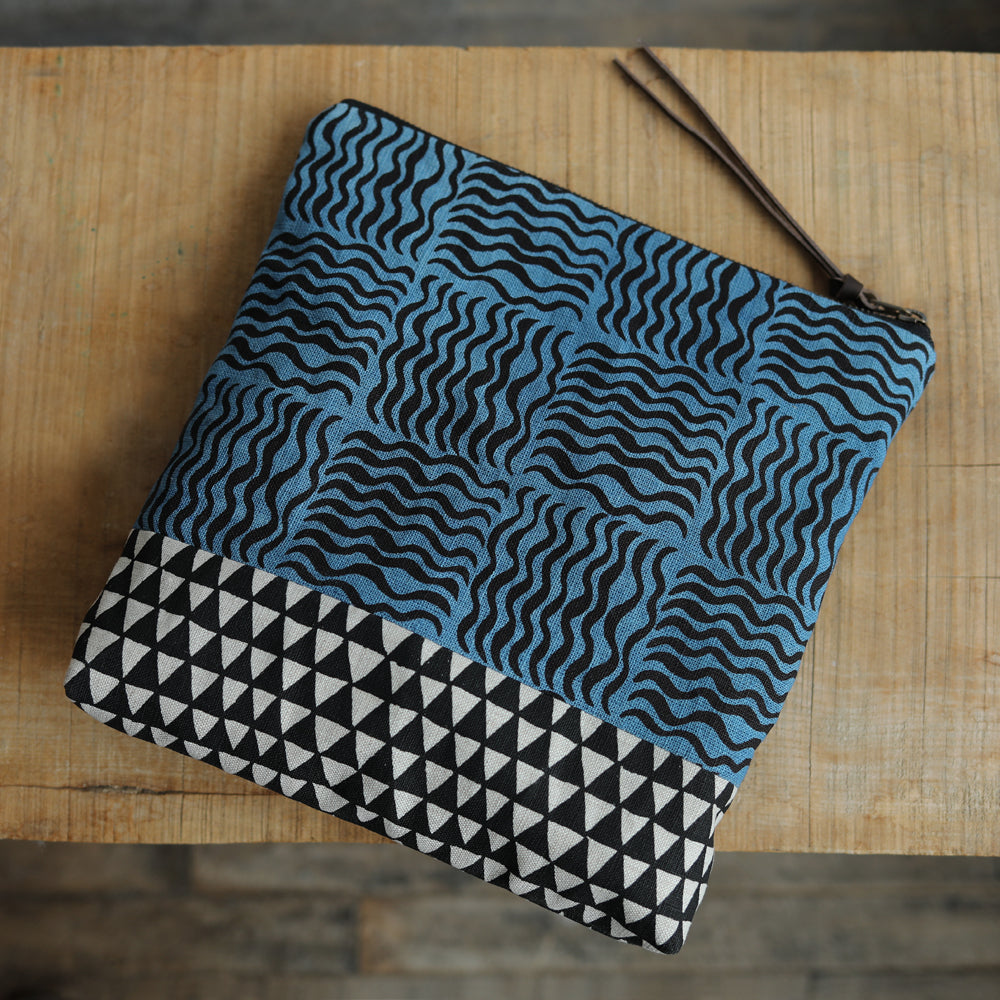 LARGE POUCH - waves/triangle