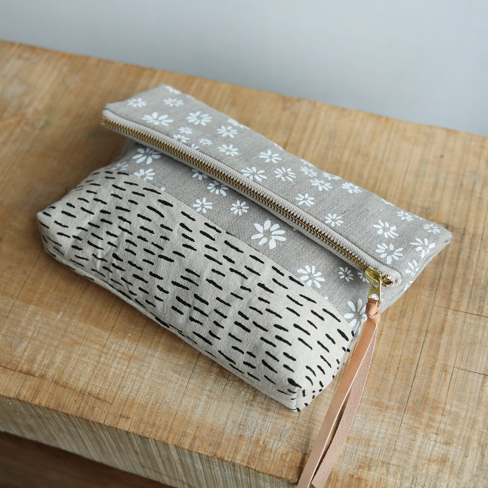 LARGE POUCH - flora/rain