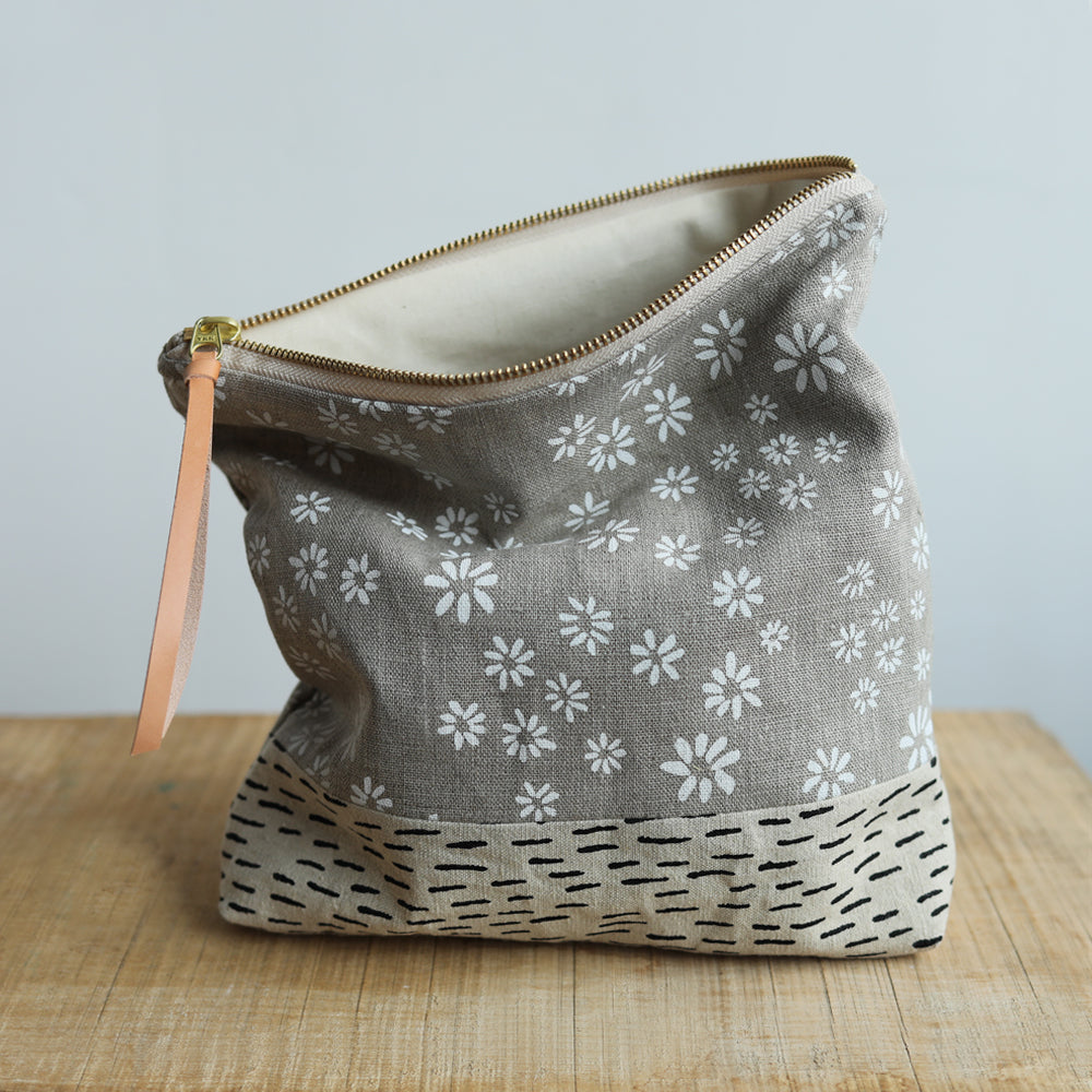 LARGE POUCH - flora/rain