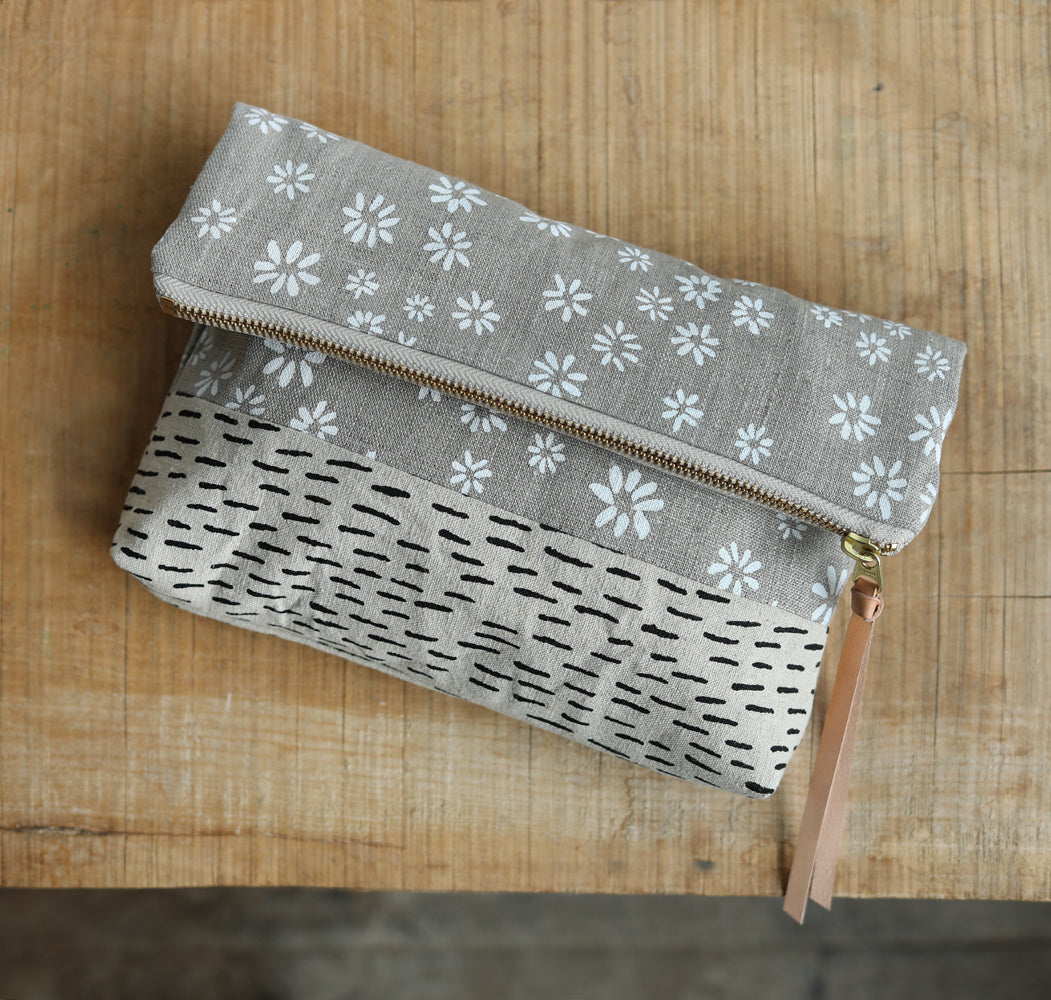 LARGE POUCH - flora/rain