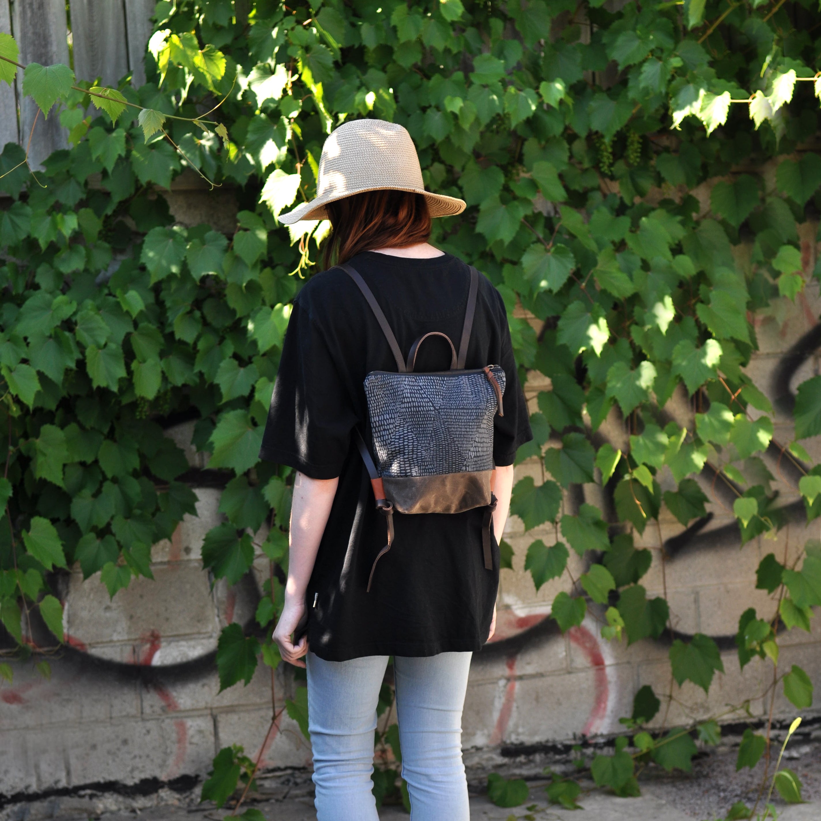 MINI BACKPACK - woven leaves