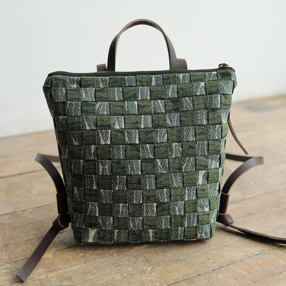 MINI BACKPACK - woven leaves