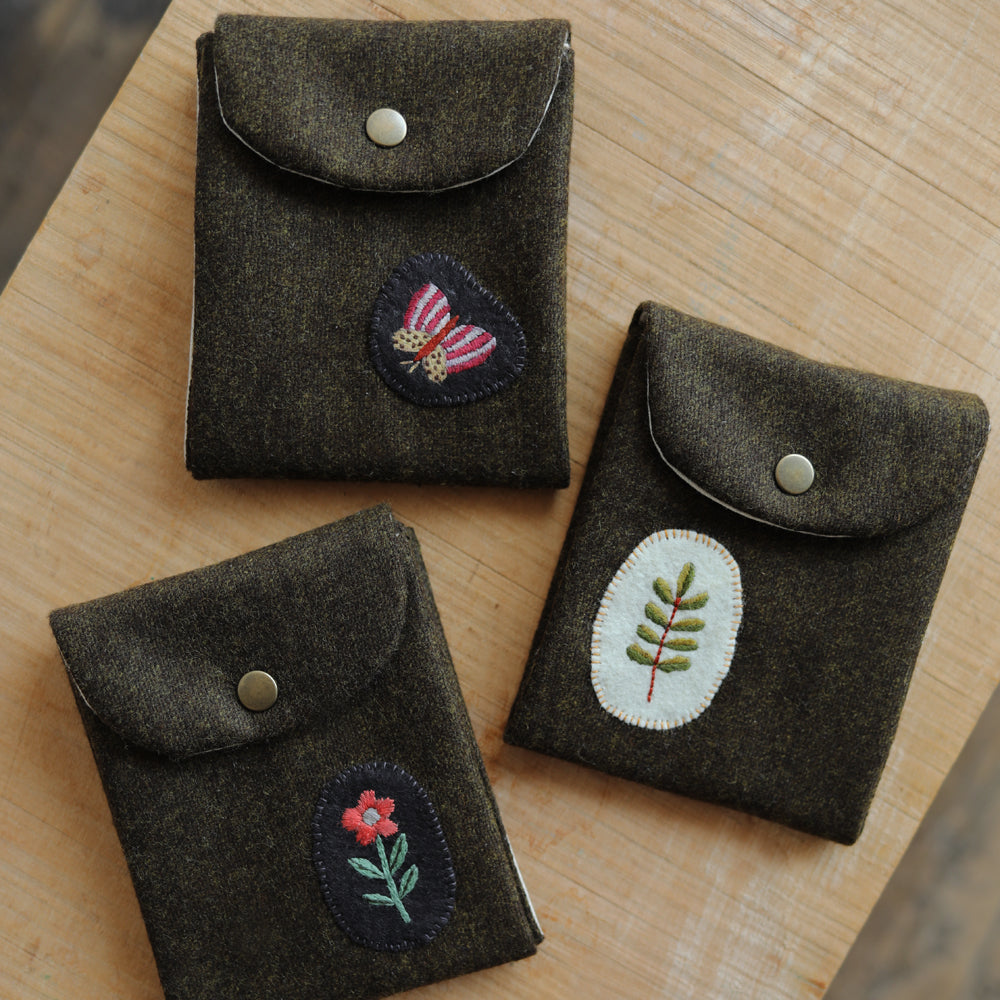 WOOL ACCORDION POUCH