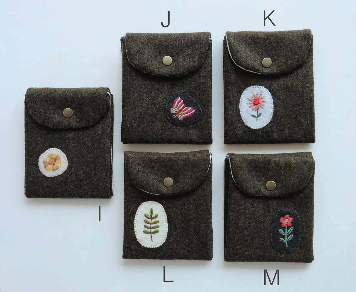 WOOL ACCORDION POUCH