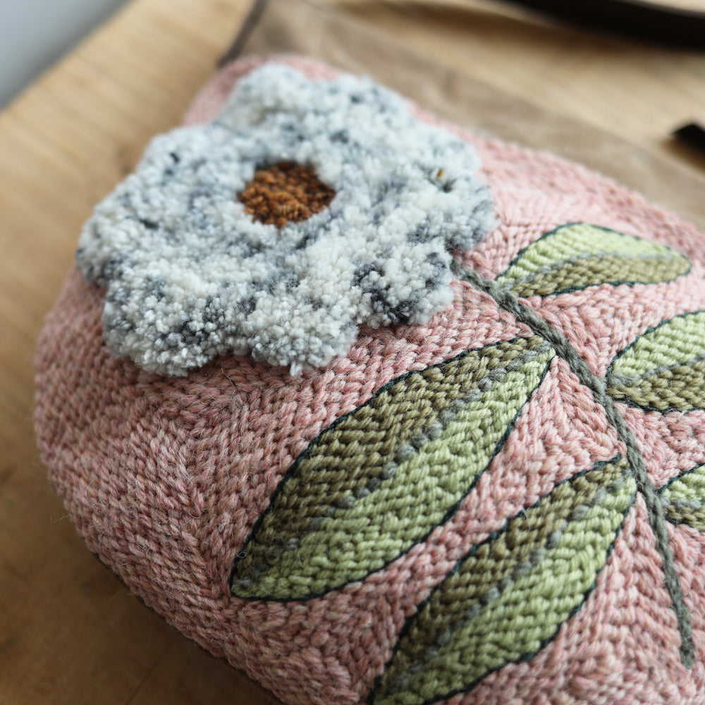 PUNCH NEEDLE BAG - flower