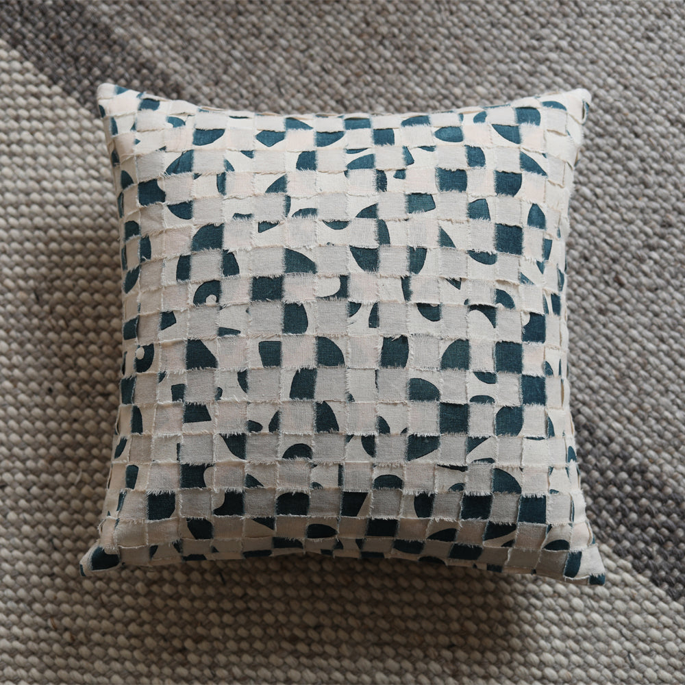WOVEN PILLOW