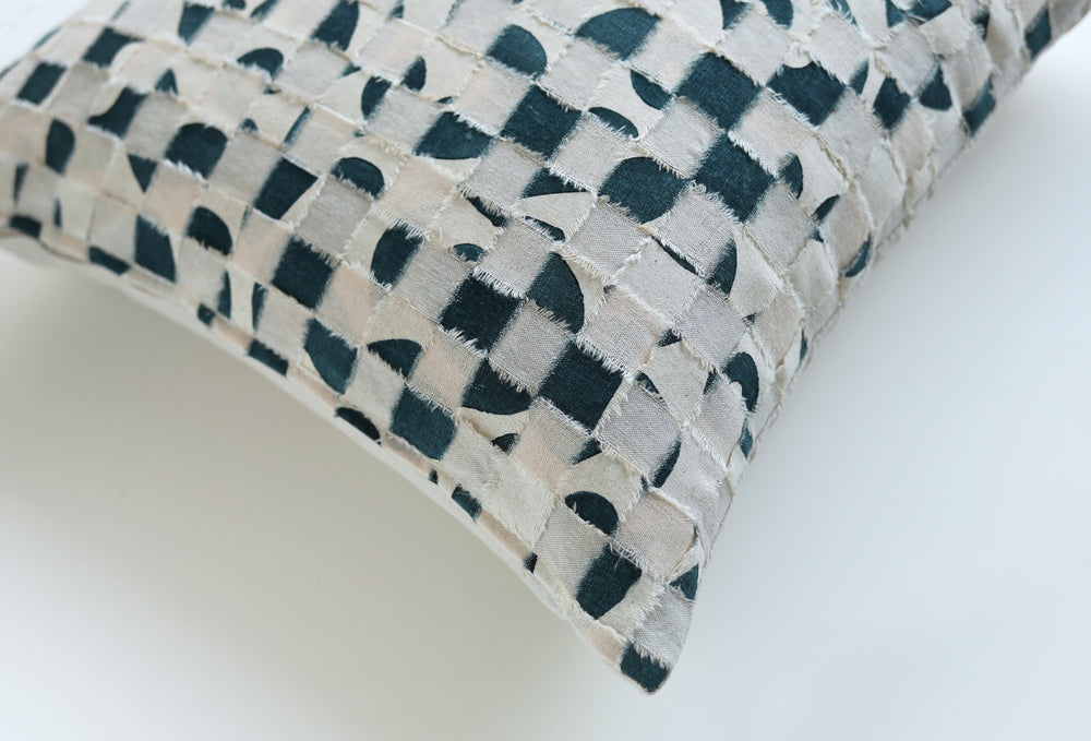 WOVEN PILLOW