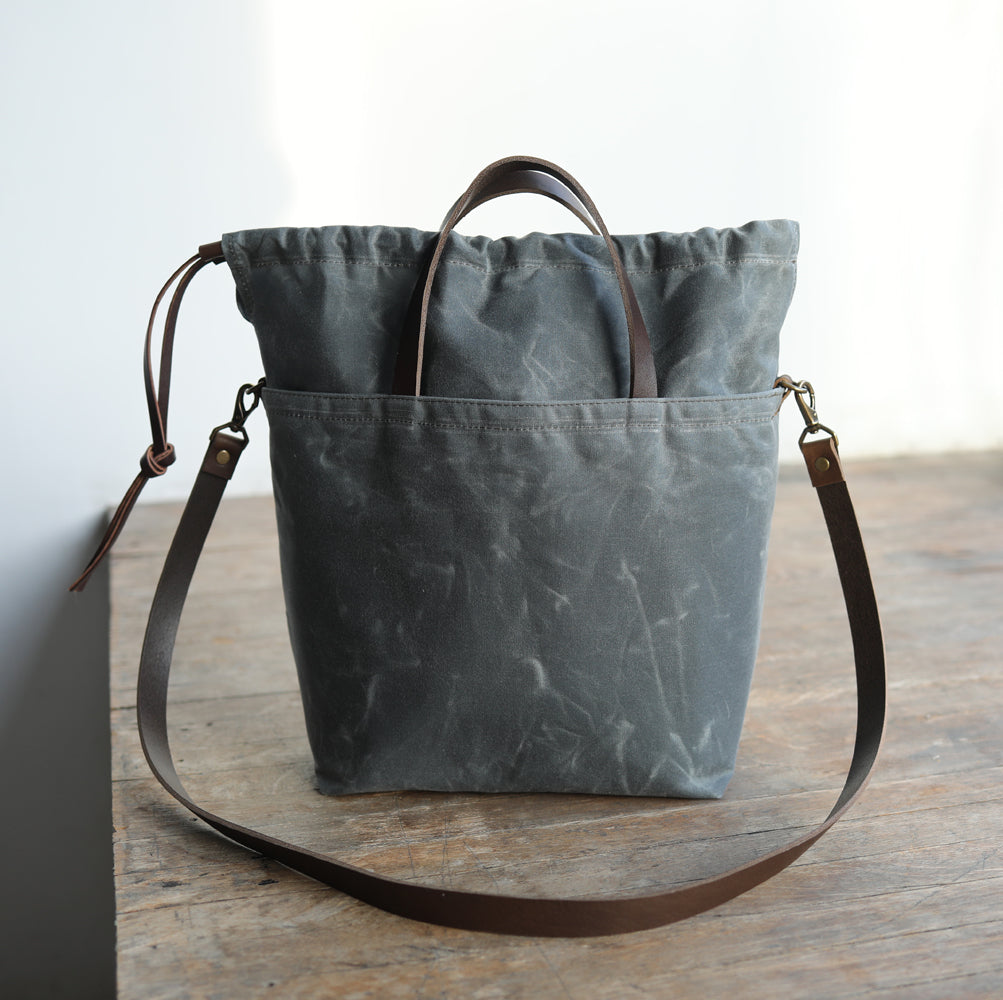 PROJECT TOTE - charcoal/pepita