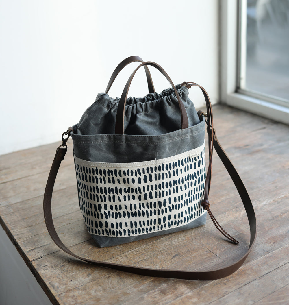 PROJECT TOTE - charcoal/pepita
