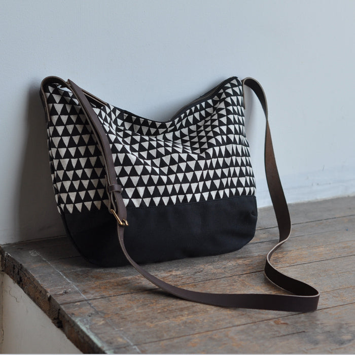 DAY BAG - triangle/wax
