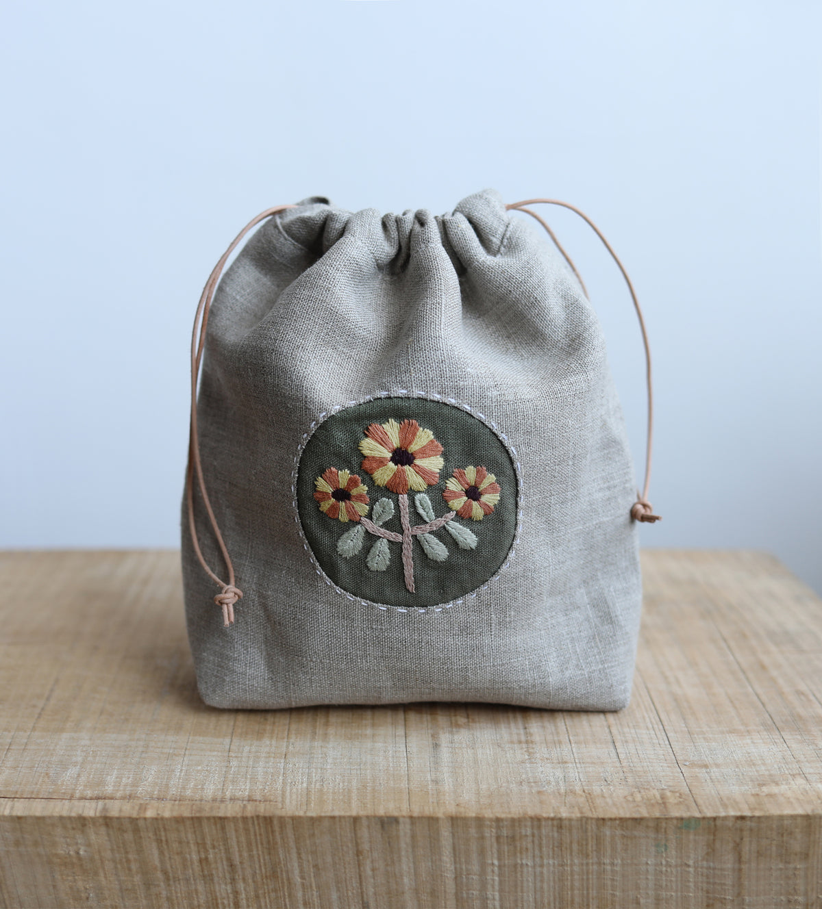 BOTANICAL EMBROIDERY - drawstring bag