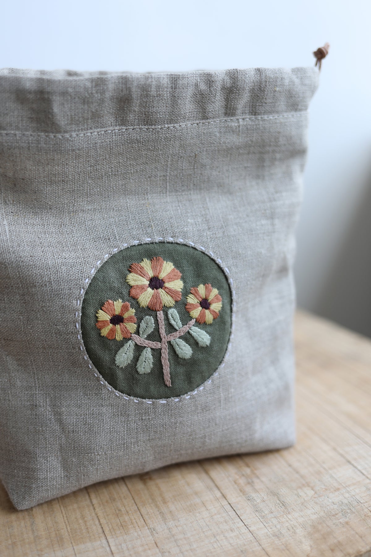BOTANICAL EMBROIDERY - drawstring bag