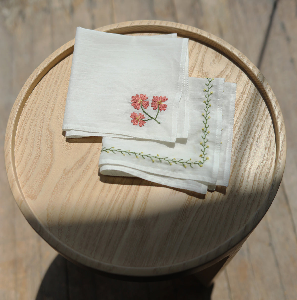 BOTANICAL EMBROIDERY - handkerchief