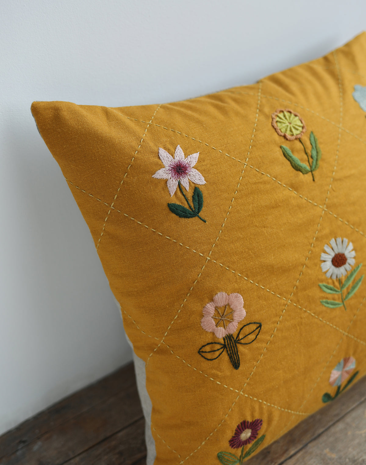 BOTANICAL EMBROIDERY - repeat pillow