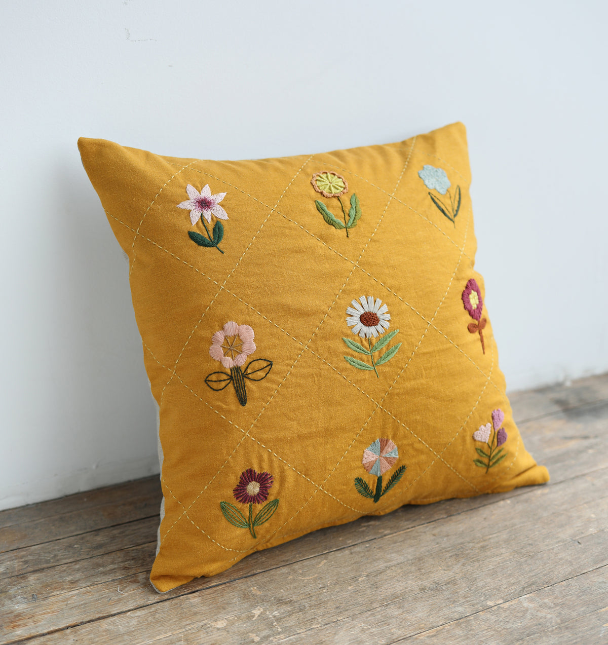 BOTANICAL EMBROIDERY - repeat pillow