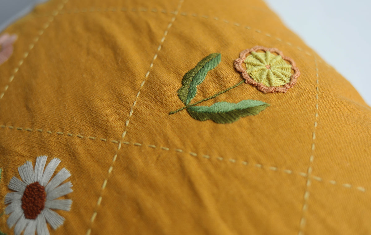 BOTANICAL EMBROIDERY - repeat pillow