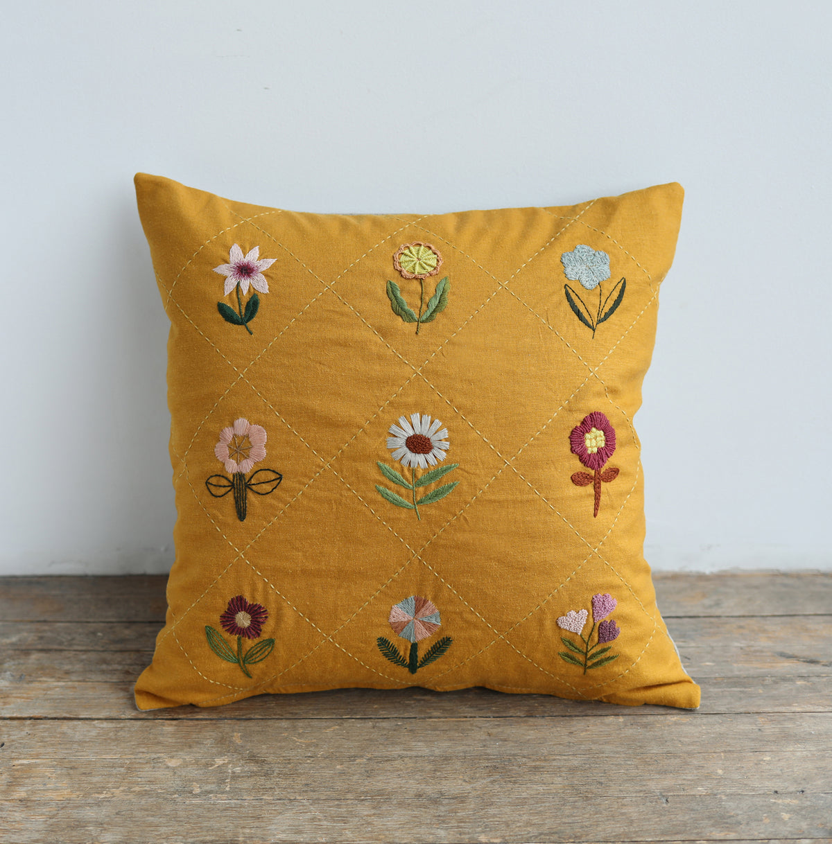 BOTANICAL EMBROIDERY - repeat pillow
