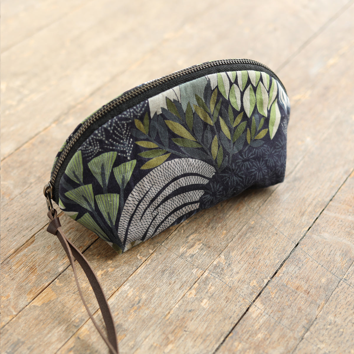 MOON POUCH garden