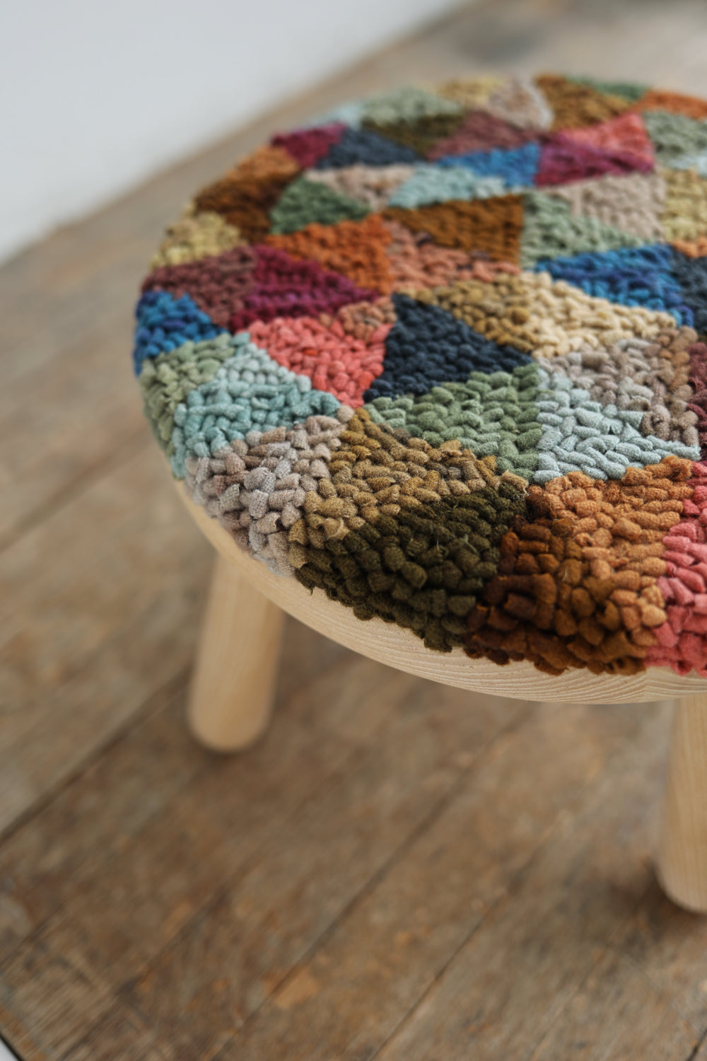 WOOD STOOL no.7 triangles