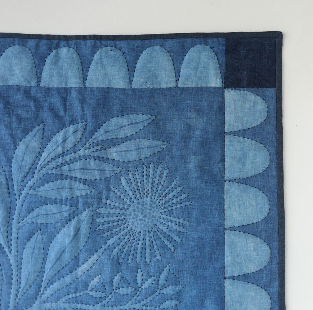 WHOLE CLOTH QUILT - indigo flora scallop