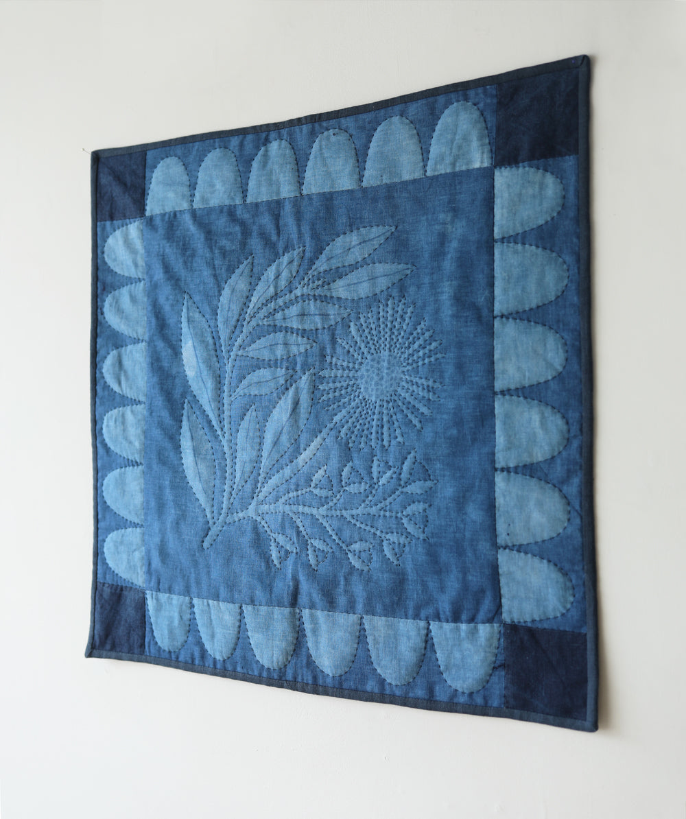 WHOLE CLOTH QUILT - indigo flora scallop